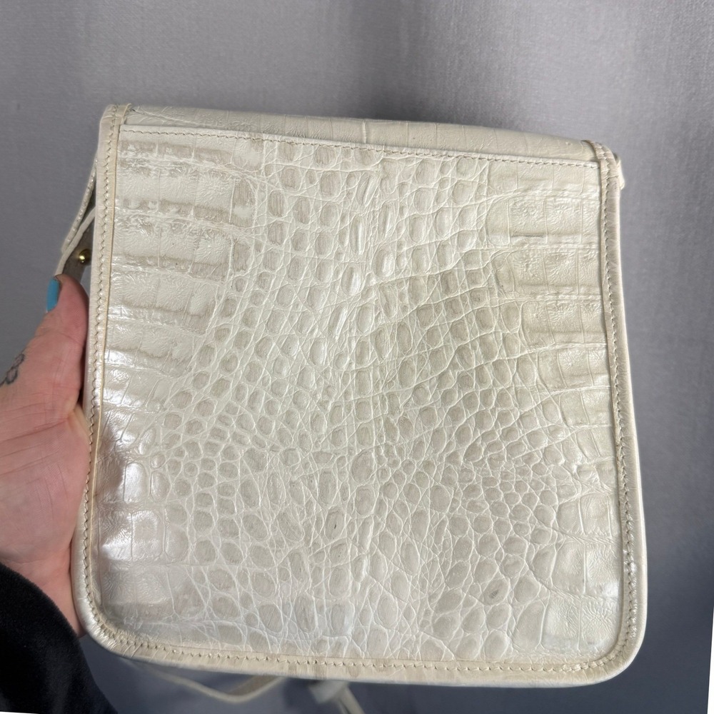 Vintage Brahmin USA Cream Croc Embossed Leather Crossbody Bag Brass Medallion - Picture 15 of 15